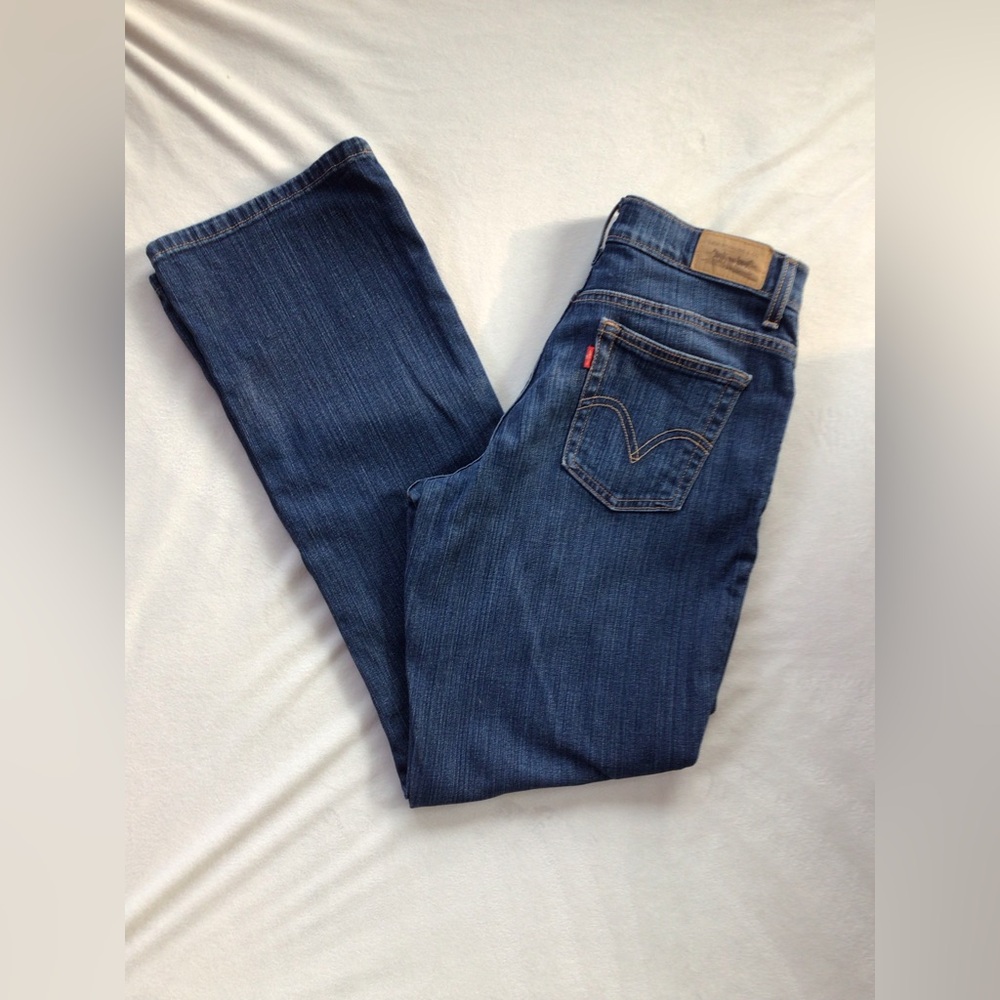 Levi's Blue Boot Cut Jeans Classic Denim Style. SZ 8. Style 550 Relaxed